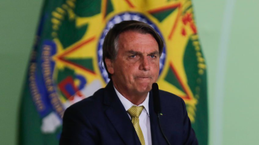 Bolsonaro sobre aumento da Petrobras: “Crime contra a população” Bolsonaro sobre aumento da Petrobras: “Crime contra a população”