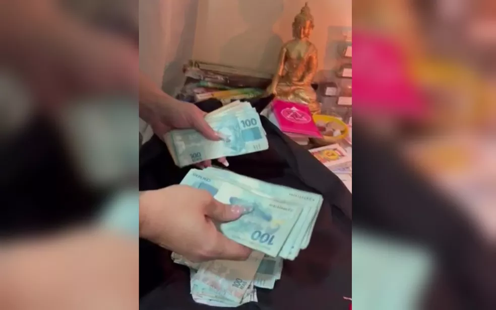 Casal denuncia que passou R$ 60 mil para suposta cigana benzer e resolver problemas espirituais, mas ela sumiu com dinheiro Casal denuncia que passou R$ 60 mil para suposta cigana benzer e resolver problemas espirituais, mas ela sumiu com dinheiro