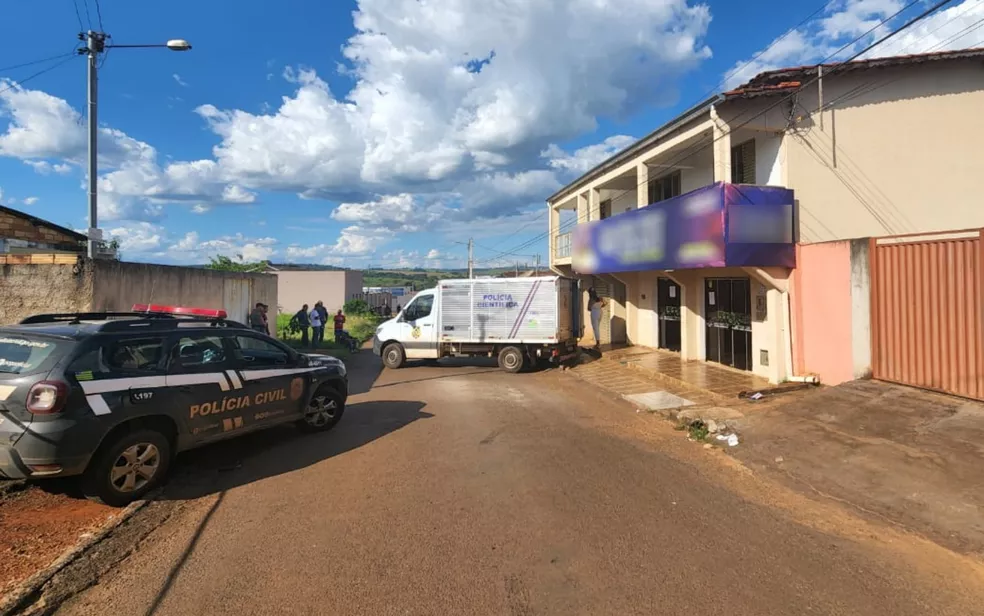 Homem mata jovem a tiros enquanto ela estava sozinha no trabalho, diz delegado Homem mata jovem a tiros enquanto ela estava sozinha no trabalho, diz delegado