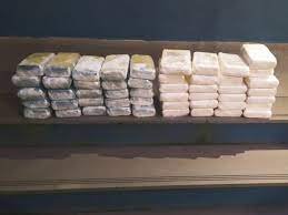 Presa mulher que escondia 14 papelotes de cocaína nas partes íntimas; marido também foi preso Presa mulher que escondia 14 papelotes de cocaína nas partes íntimas; marido também foi preso
