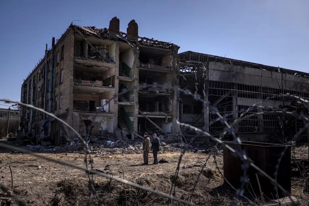 Kiev volta a ser atingida por fortes explosões após uma semana de trégua russa Kiev volta a ser atingida por fortes explosões após uma semana de trégua russa