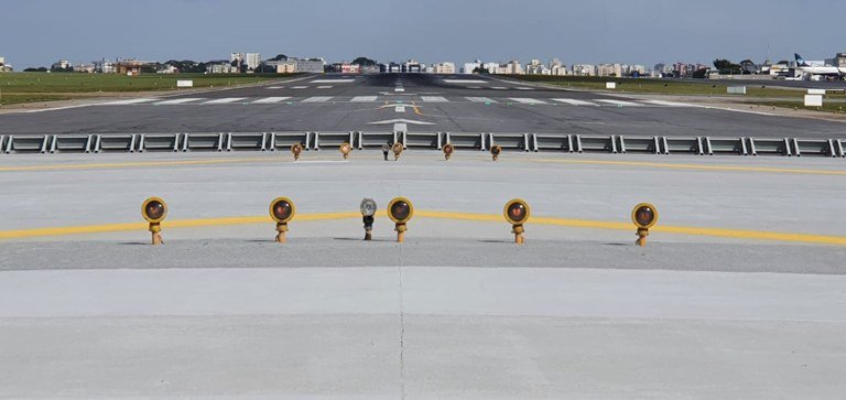 Pista do Aeroporto de Congonhas tem tecnologia Emas, para reduzir risco de acidentes, dois meses antes do prazo Pista do Aeroporto de Congonhas tem tecnologia Emas, para reduzir risco de acidentes, dois meses antes do prazo