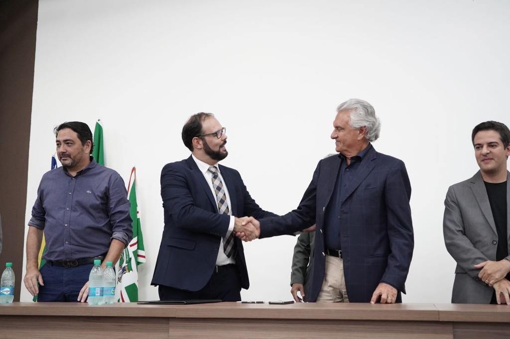 Caiado empossa Sandro Rodrigues como novo secretário de Estado da Saúde de Goiás Caiado empossa Sandro Rodrigues como novo secretário de Estado da Saúde de Goiás