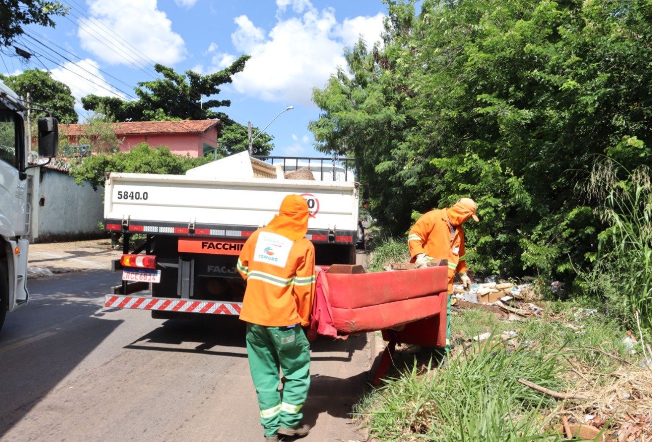 Prefeitura de Goiânia retira 23 toneladas de bens inservíveis de calçadas e canteiros públicos, em oito dias de Maratona de Limpeza Prefeitura de Goiânia retira 23 toneladas de bens inservíveis de calçadas e canteiros públicos, em oito dias de Maratona de Limpeza