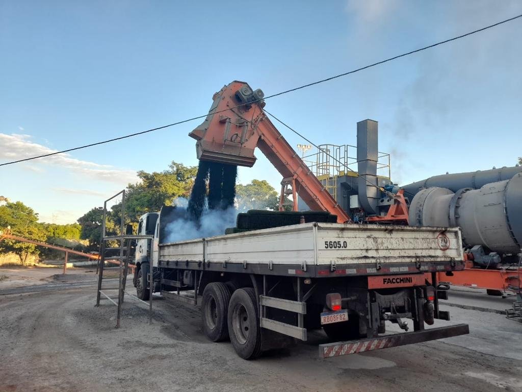 Usina da Prefeitura de Goiânia produz 10 mil toneladas de massa asfáltica, em 100 dias Usina da Prefeitura de Goiânia produz 10 mil toneladas de massa asfáltica, em 100 dias