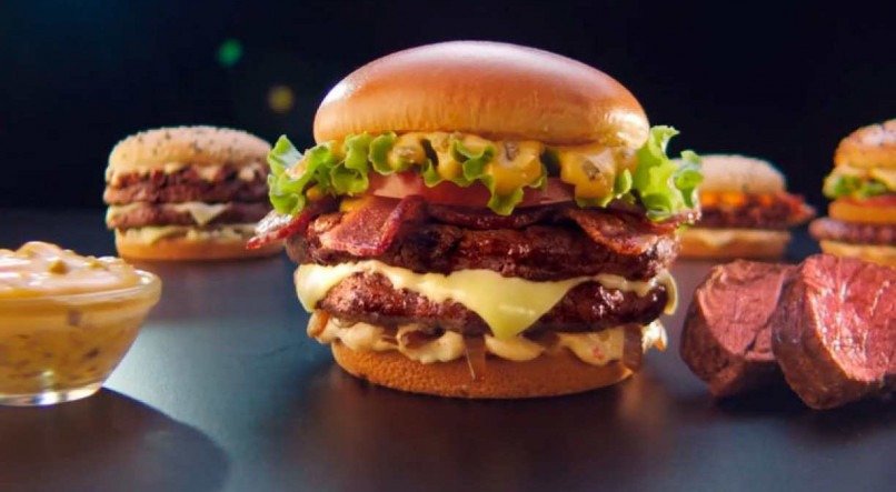 Procon Goiânia notifica rede de fast food por anunciar sanduíches de picanha e não colocar produto no recheio Procon Goiânia notifica rede de fast food por anunciar sanduíches de picanha e não colocar produto no recheio