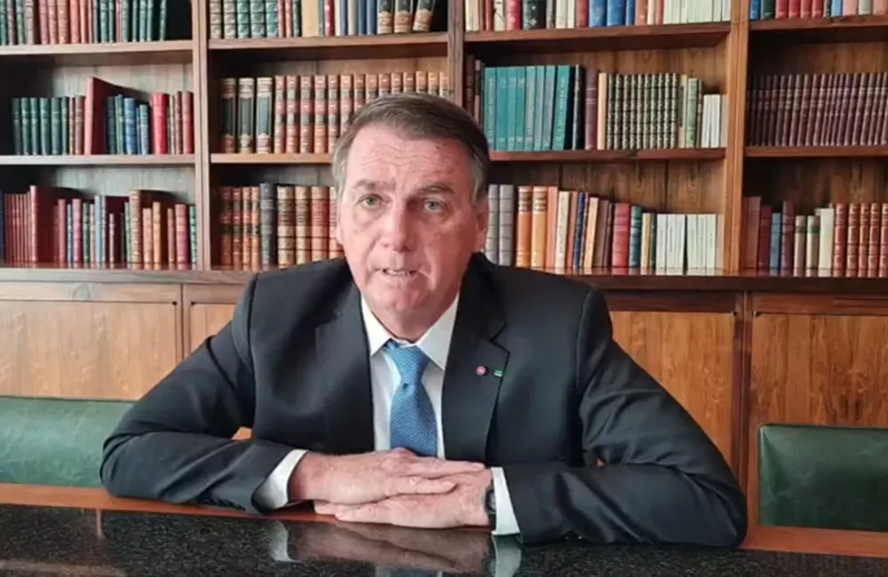 YouTube exclui vídeo de Bolsonaro sobre a eleição de 2018 após endurecer regras contra fake news YouTube exclui vídeo de Bolsonaro sobre a eleição de 2018 após endurecer regras contra fake news