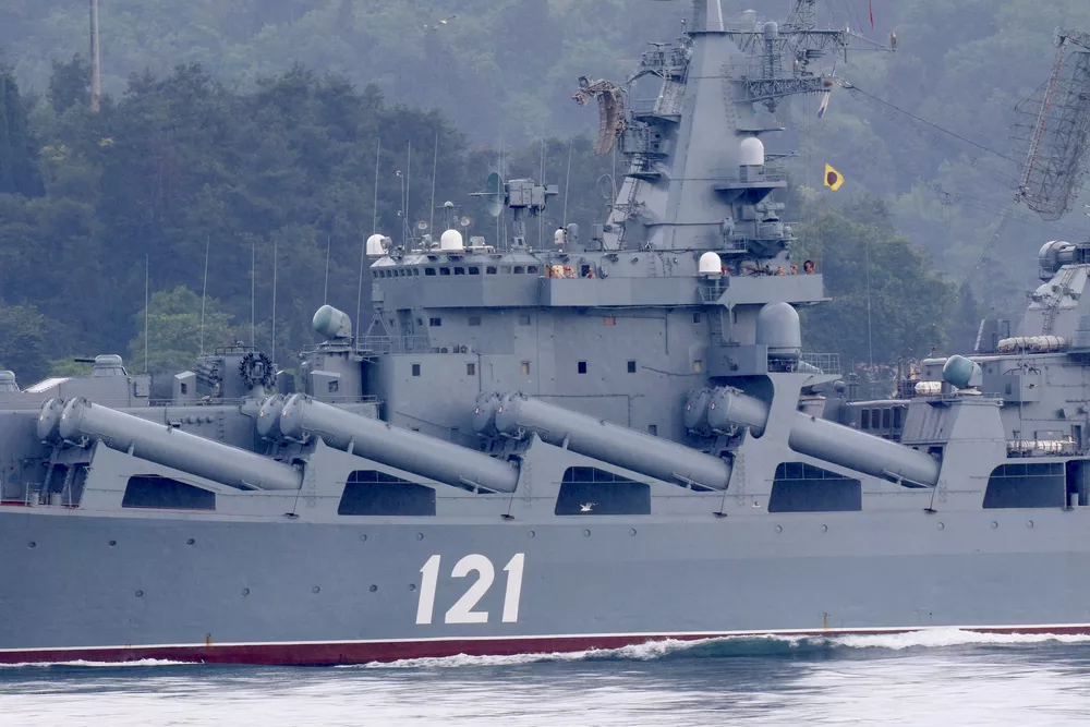 Navio mais importante da frota russa no Mar Negro afunda após explosão Navio mais importante da frota russa no Mar Negro afunda após explosão