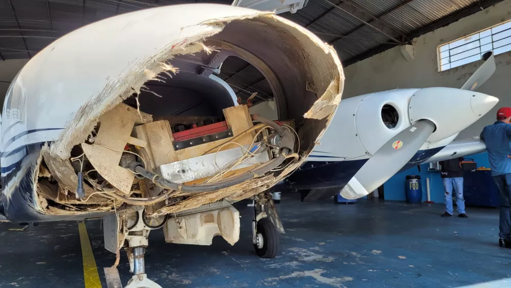 Piloto que fez pouso de emergência em Paranavaí é preso ao voltar para buscar avião Piloto que fez pouso de emergência em Paranavaí é preso ao voltar para buscar avião