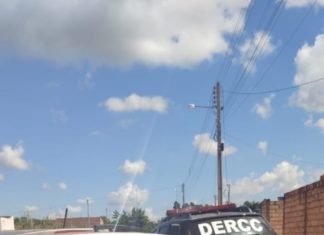 PC prende suspeitos ao receberem televisores comprados pela internet com cartão bancário furtado de idoso PC prende suspeitos ao receberem televisores comprados pela internet com cartão bancário furtado de idoso