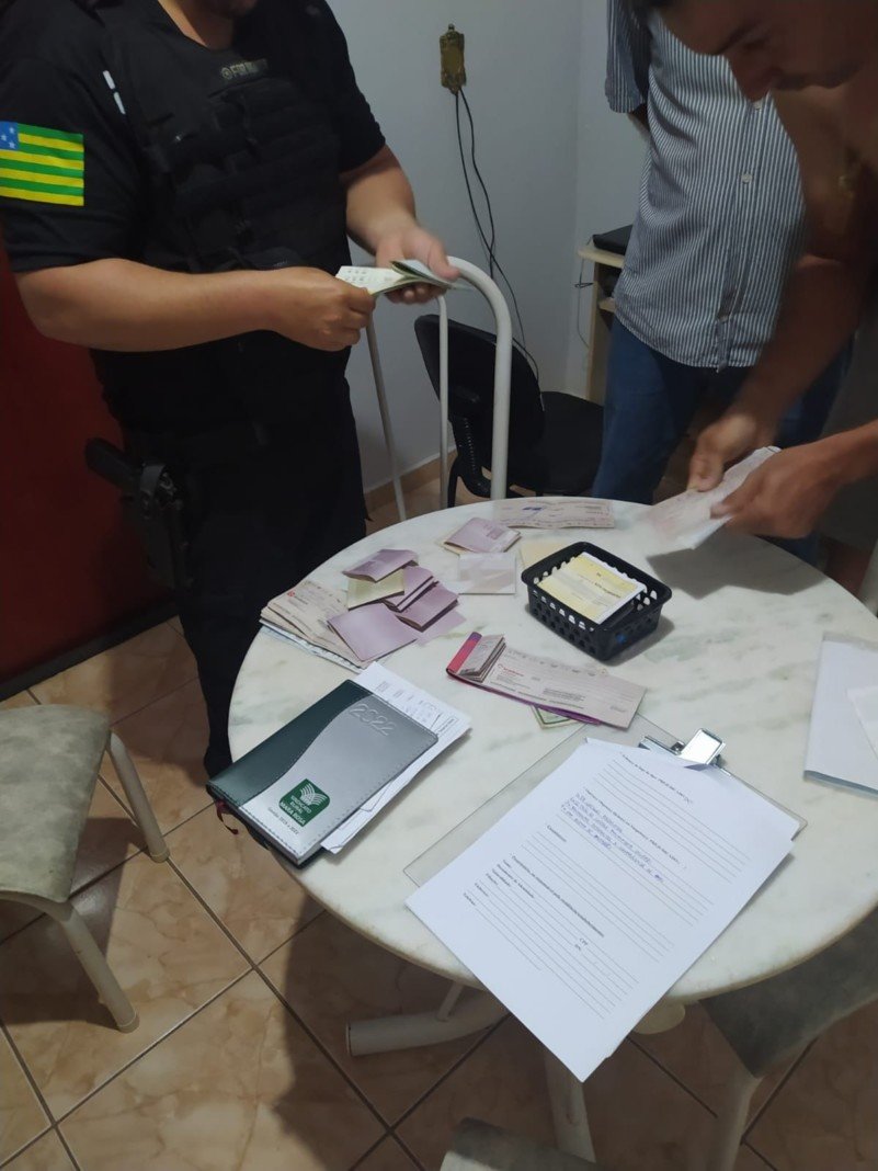 Operação Menino de Ouro: associação criminosa especializada em estelionatos é desmantelada no norte de Goiás Operação Menino de Ouro: associação criminosa especializada em estelionatos é desmantelada no norte de Goiás