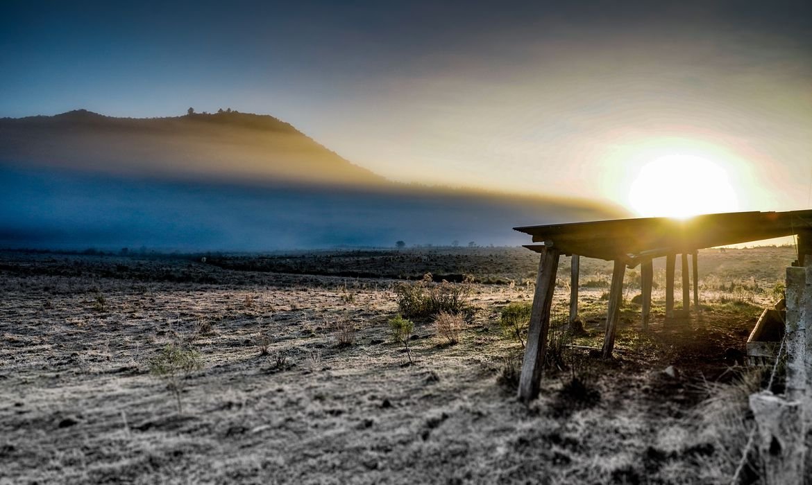 Domingo ainda registra temperaturas baixas, mas frio perde força Domingo ainda registra temperaturas baixas, mas frio perde força