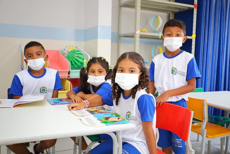 Prefeitura de Goiânia investe R$ 65 milhões em educação, e descentraliza recursos para reformas em unidades de ensino Prefeitura de Goiânia investe R$ 65 milhões em educação, e descentraliza recursos para reformas em unidades de ensino