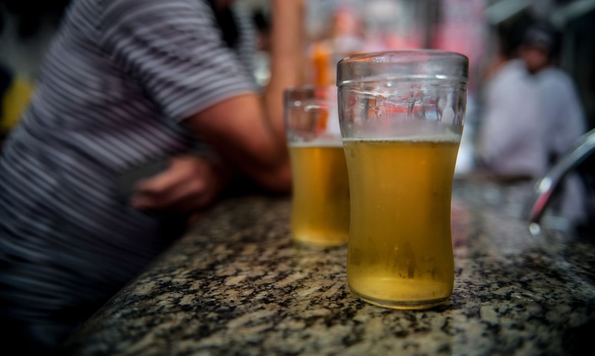 Alcoólicos Anônimos só para mulheres tem impacto positivo Alcoólicos Anônimos só para mulheres tem impacto positivo