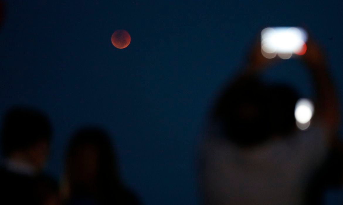 Fim de semana terá Lua de Sangue “triplamente especial” Fim de semana terá Lua de Sangue “triplamente especial”