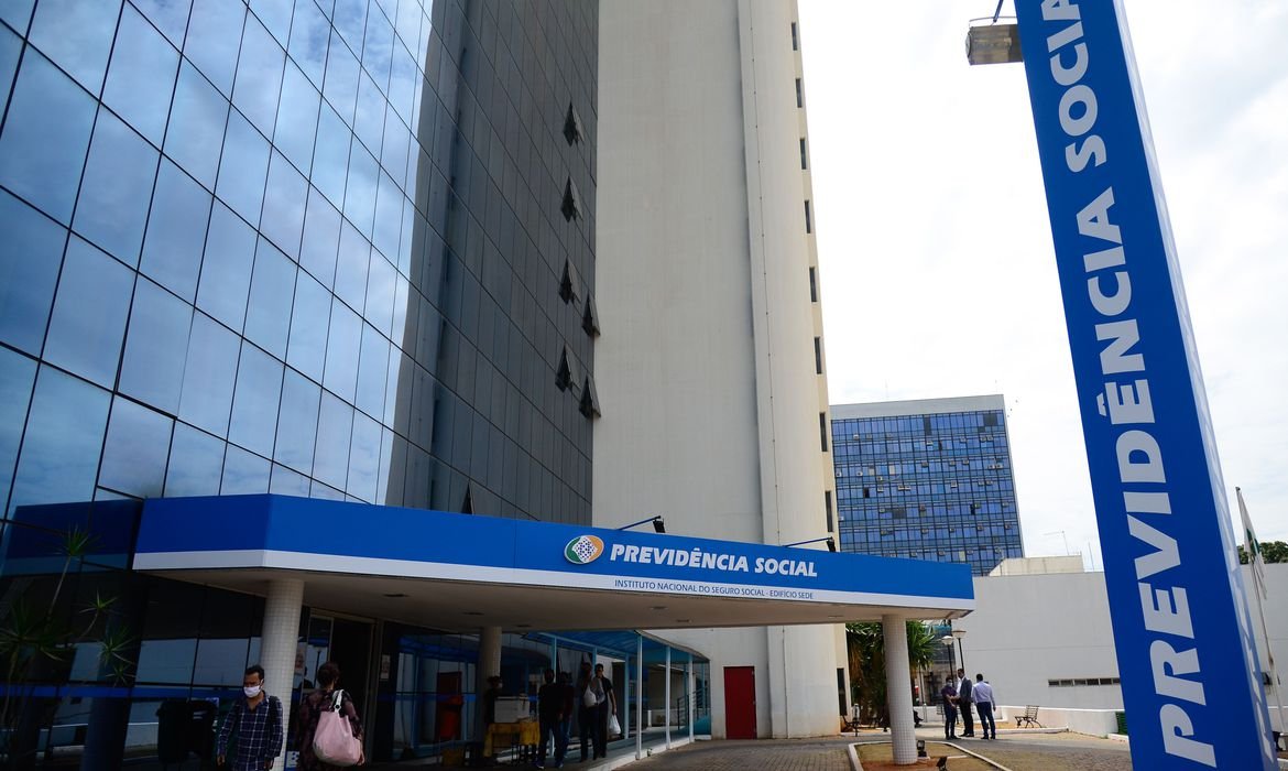 Após 52 dias em greve, médicos peritos do INSS voltam a trabalhar Após 52 dias em greve, médicos peritos do INSS voltam a trabalhar