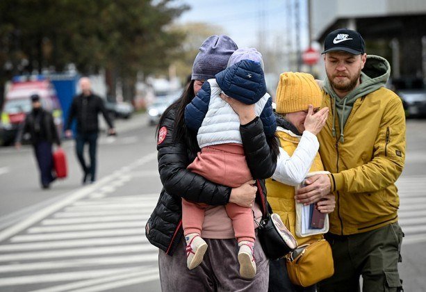 Quase 100 civis são retirados de siderúrgica de Mariupol, diz presidente da Ucrânia Quase 100 civis são retirados de siderúrgica de Mariupol, diz presidente da Ucrânia