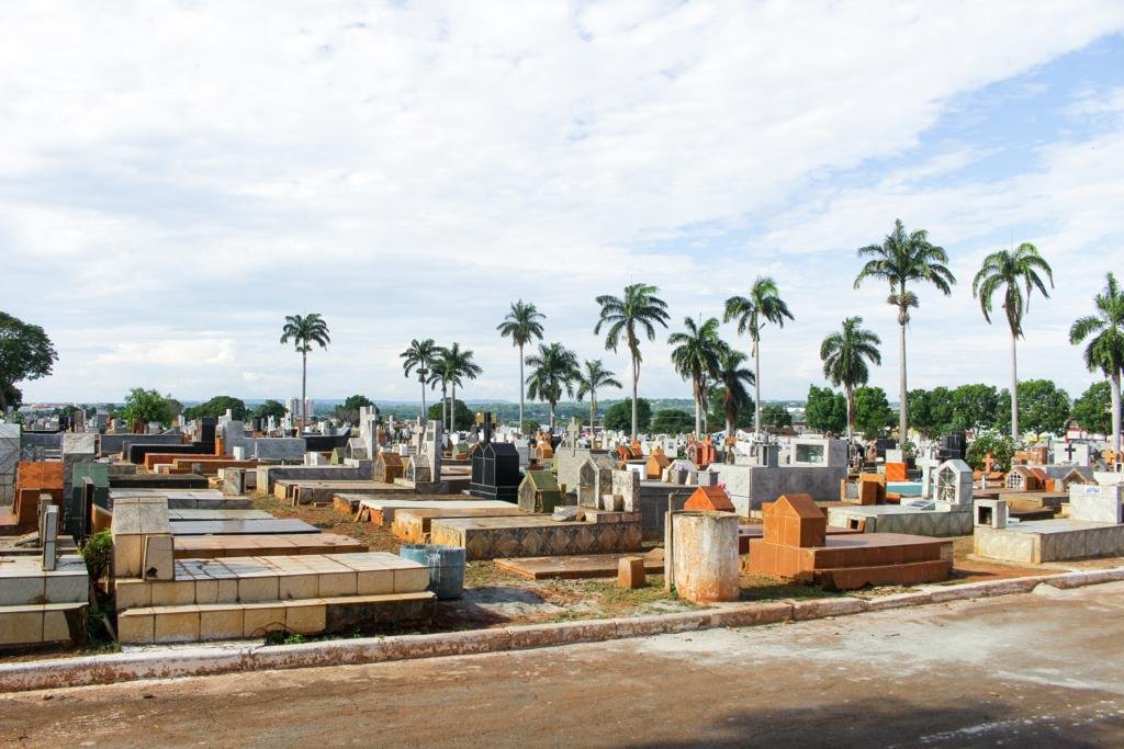 Prefeitura de Goiânia prepara notificação de famílias que possuem túmulos abandonados em cemitérios municipais Prefeitura de Goiânia prepara notificação de famílias que possuem túmulos abandonados em cemitérios municipais