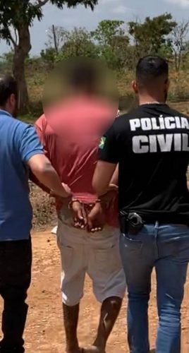 Homem é preso após agredir companheira, que segurava filho recém-nascido no colo Homem é preso após agredir companheira, que segurava filho recém-nascido no colo