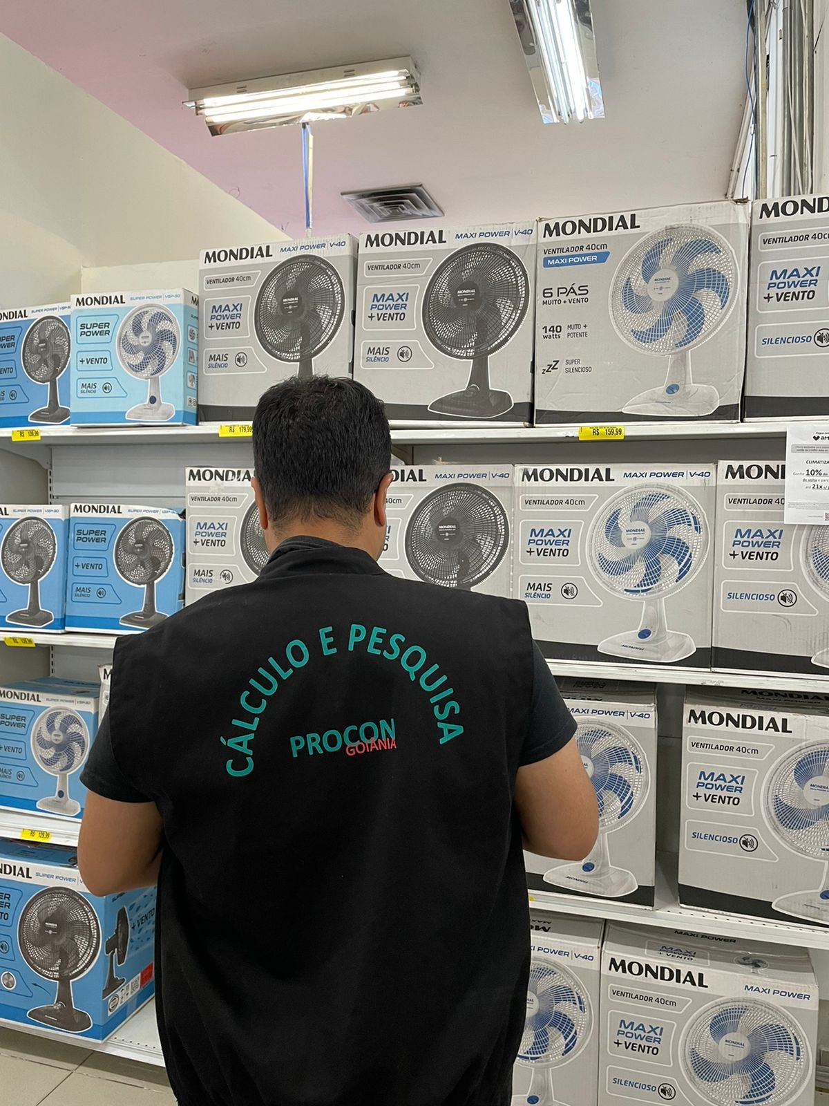 Procon Goiânia aponta variação de até 76,14% nos preços de aparelhos usados para amenizar calor