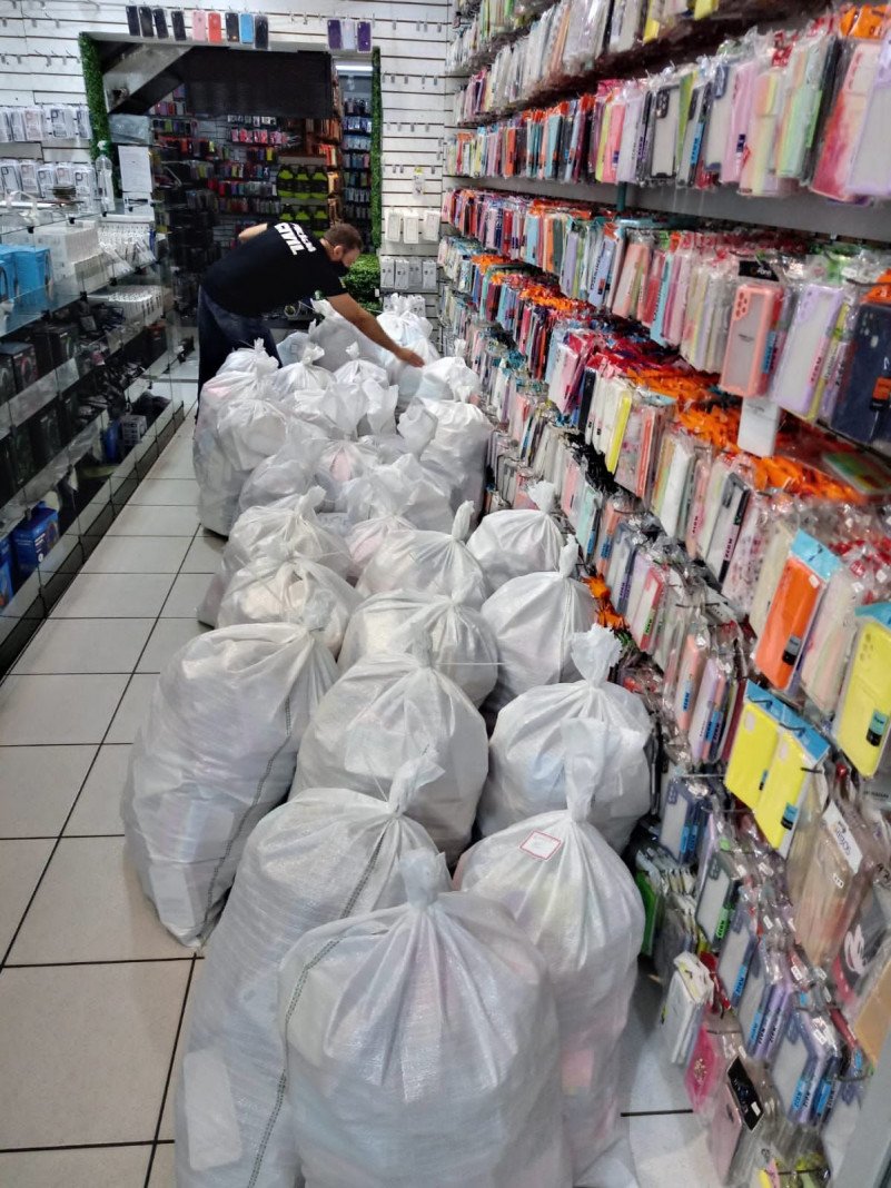 Polícia Civil apreende R$ 70 mil em produtos de lojas de celulares em Goiânia Polícia Civil apreende R$ 70 mil em produtos de lojas de celulares em Goiânia