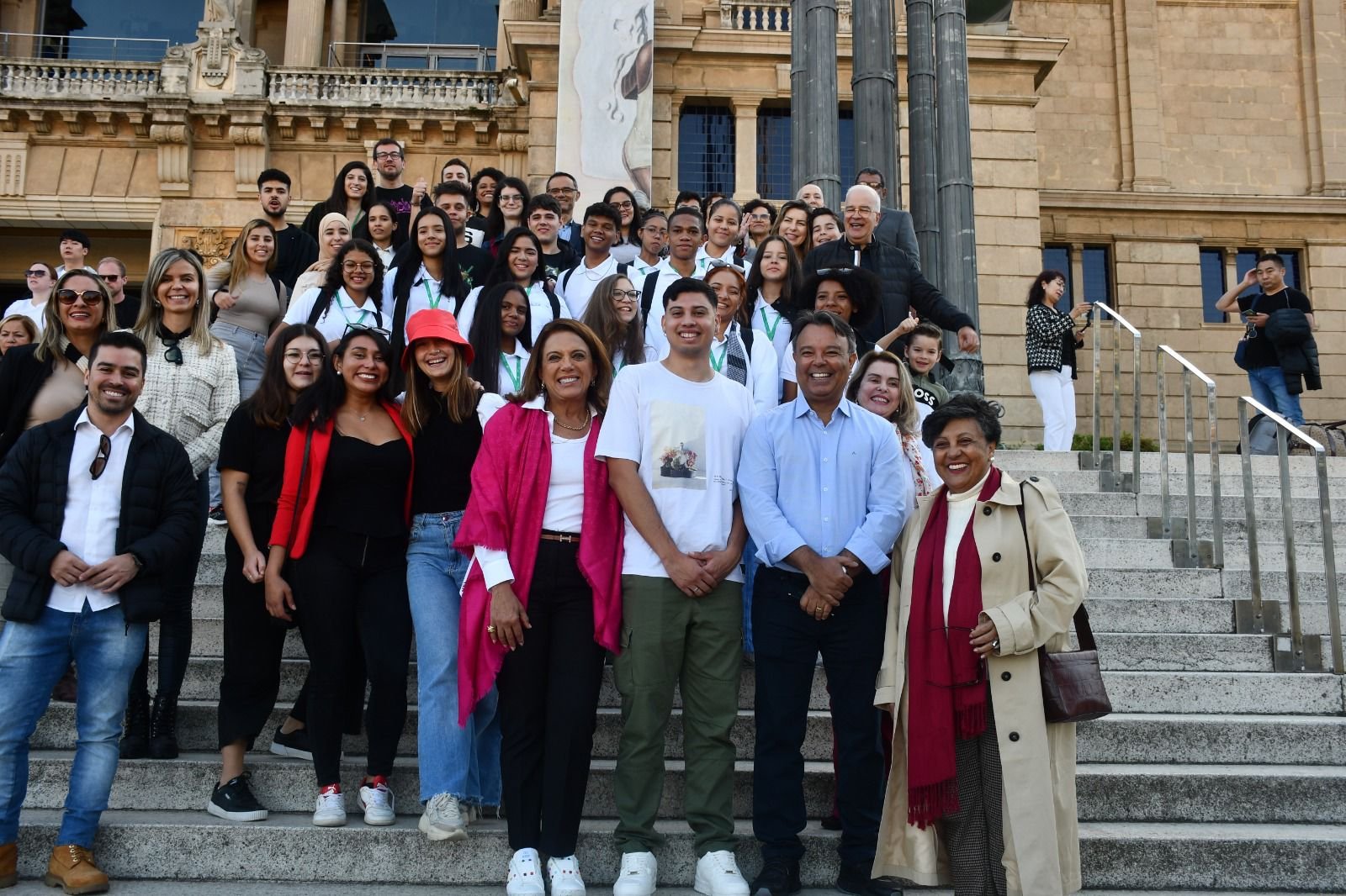 Estudantes goianos do Aprendiz do Futuro iniciam intercâmbio cultural em Barcelona Estudantes goianos do Aprendiz do Futuro iniciam intercâmbio cultural em Barcelona