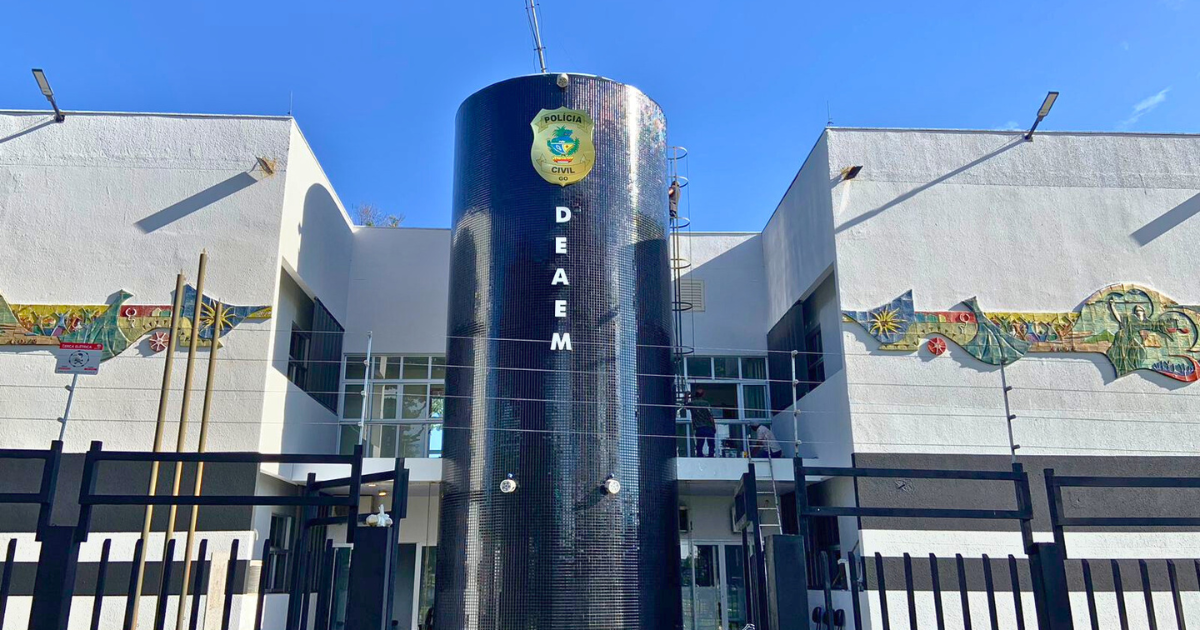 Filho é preso por agredir a própria mãe Filho é preso por agredir a própria mãe
