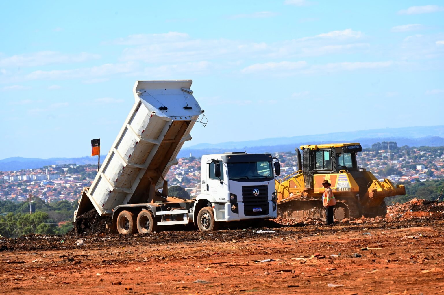 Técnicos defendem manutenção do aterro sanitário de Goiânia Técnicos defendem manutenção do aterro sanitário de Goiânia