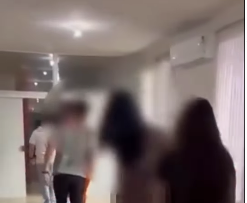 Polícia prende três mulheres acusadas de roubar caminhoneiro em Itumbiara GO Polícia prende três mulheres acusadas de roubar caminhoneiro em Itumbiara GO