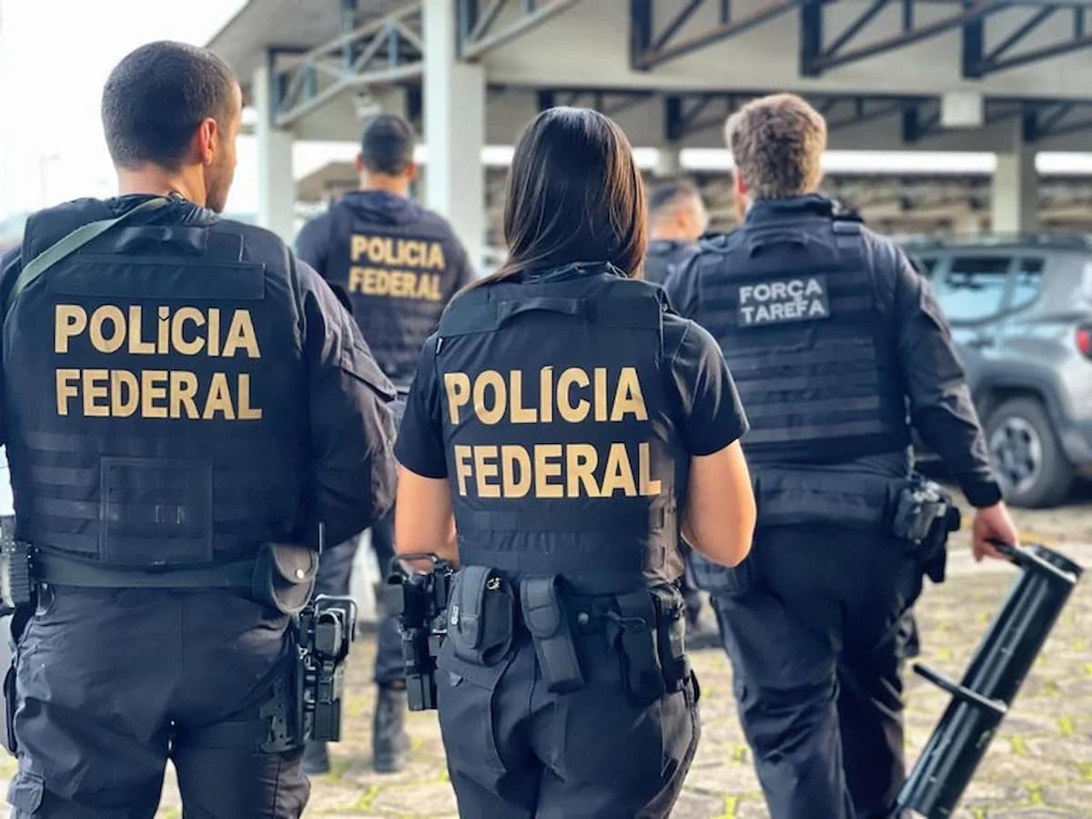 Polícia Federal desarticula quadrilha que desviou R$ 1 bilhão por meio de fraudes no Pix Polícia Federal desarticula quadrilha que desviou R$ 1 bilhão por meio de fraudes no Pix